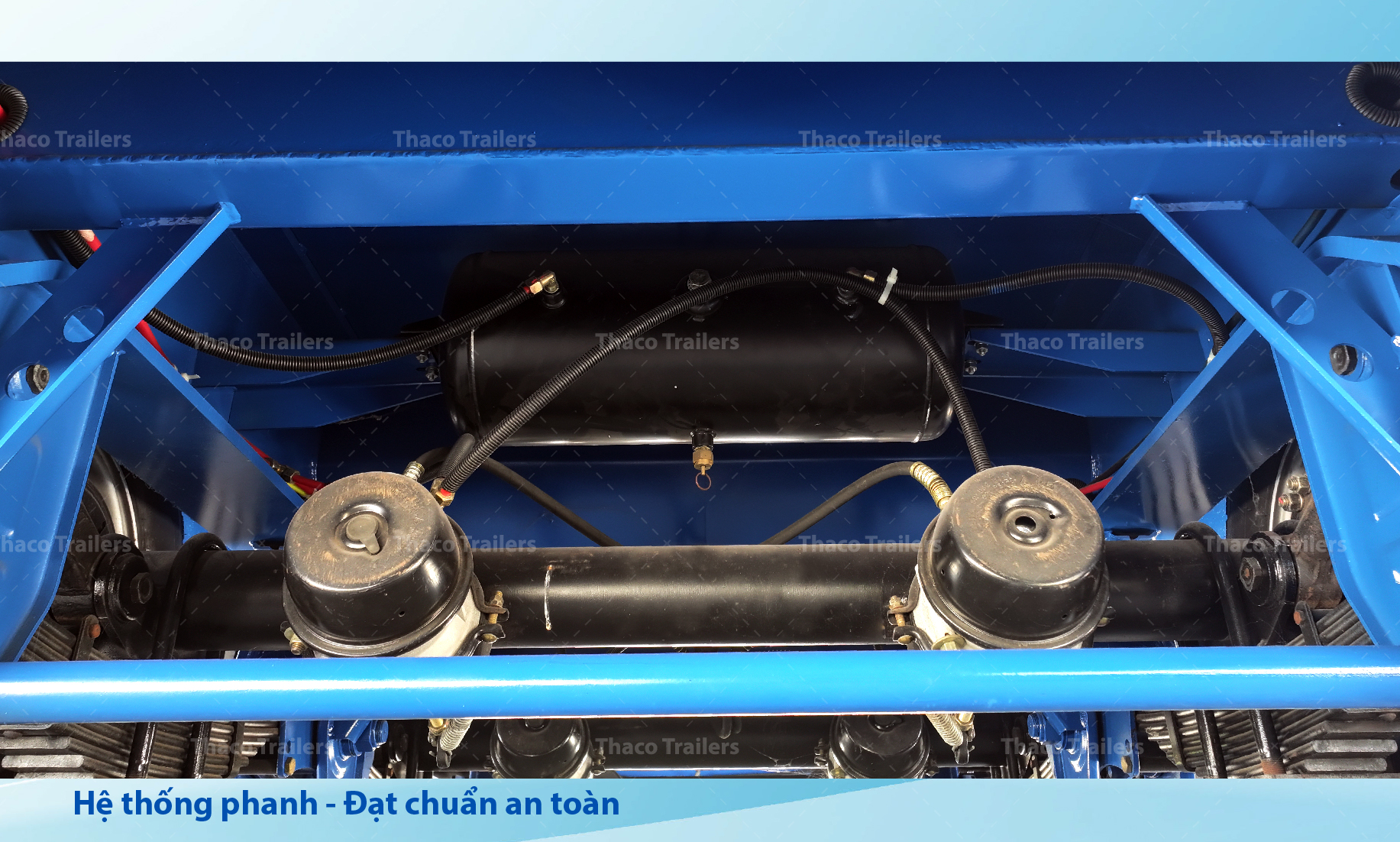 Hệ thống phanh hơi Wabco đảm bảo phanh ổn định, an toàn trên dốc và khi phanh gấp Hệ thống phanh hơi Wabco đảm bảo phanh ổn định, an toàn trên dốc và khi phanh gấp.